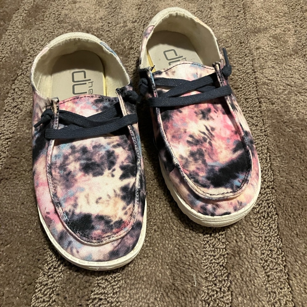 Hey Dude Wendy (size 7)